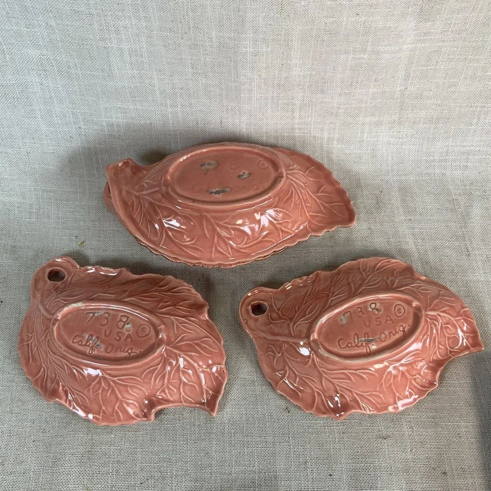 Vtg Set of 4 Pink Coral Leaf Ashtrays Bowl Lid Gold Trim California Pottery #738